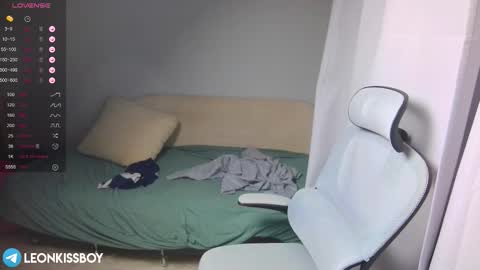 Snapshot of leonkissboy chatting on March 18, 2026, 5:27 pm leonkissboy online show from March 18, 2026, 5:27 pm