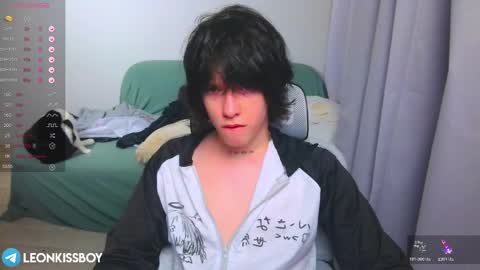 Snapshot of leonkissboy chatting on March 30, 2026, 5:36 pm leonkissboy online show from March 30, 2026, 5:36 pm