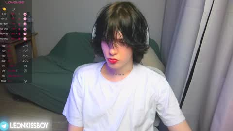 Snapshot of leonkissboy chatting on April 6, 2026, 8:43 pm leonkissboy online show from April 6, 2026, 8:43 pm