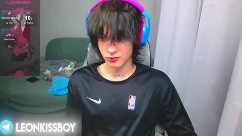 Snapshot of leonkissboy chatting on April 16, 2026, 1:34 pm leonkissboy online show from April 16, 2026, 1:34 pm