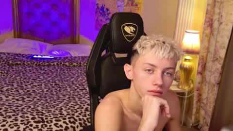 Snapshot of leonlure chatting on October 23, 2025, 4:39 pm leonlure online show from October 23, 2025, 4:39 pm