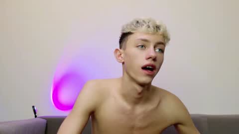 Snapshot of leonlure chatting on December 2, 2025, 6:36 pm leonlure online show from December 2, 2025, 6:36 pm