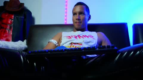 Lenardo jaramillo online show from December 19, 2024, 10:13 am