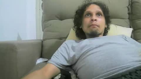 Snapshot of leonnxv chatting on March 3, 2025, 11:35 pm leonnxv online show from March 3, 2025, 11:35 pm