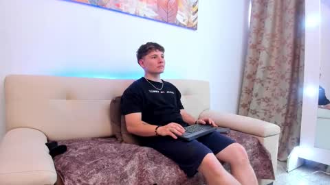 Snapshot of leoo_miller chatting on October 7, 2025, 8:50 pm Leo online show from October 7, 2025, 8:50 pm