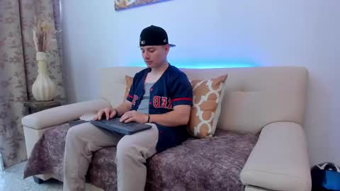 Snapshot of leoo_miller chatting on October 10, 2025, 8:41 pm Leo online show from October 10, 2025, 8:41 pm