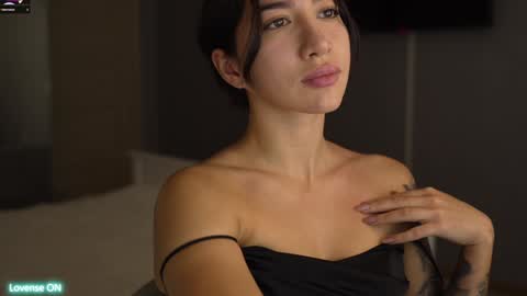 Snapshot of leoramallis chatting on December 3, 2024, 4:17 pm Leora online show from December 3, 2024, 4:17 pm