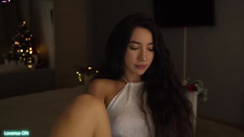 Snapshot of leoramallis chatting on December 10, 2024, 4:17 pm Leora online show from December 10, 2024, 4:17 pm