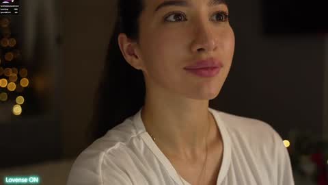 Snapshot of leoramallis chatting on December 24, 2024, 7:44 pm Leora online show from December 24, 2024, 7:44 pm