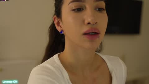 Snapshot of leoramallis chatting on January 28, 2025, 4:52 pm Leora online show from January 28, 2025, 4:52 pm