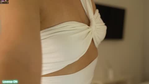 Snapshot of leoramallis chatting on February 28, 2025, 4:10 pm Leora online show from February 28, 2025, 4:10 pm