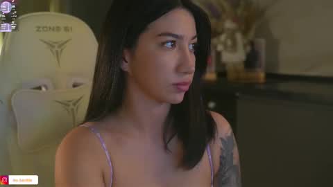 Snapshot of leoramallis chatting on November 30, 2025, 5:06 pm Leora online show from November 30, 2025, 5:06 pm