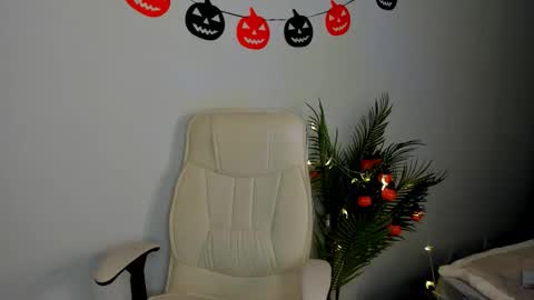 Lesley online show from October 9, 2025, 4:10 am