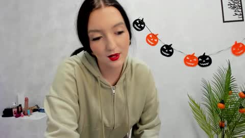 Lesley online show from October 17, 2025, 8:17 am