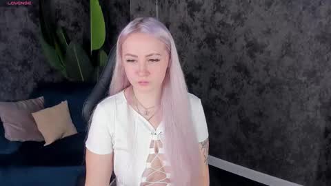 Snapshot of leslie_bell chatting on October 10, 2025, 2:54 am Joyce online show from October 10, 2025, 2:54 am