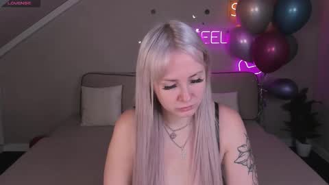 Snapshot of leslie_bell chatting on October 11, 2025, 2:11 am Joyce online show from October 11, 2025, 2:11 am