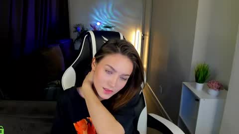 Leslie online show from April 26, 2026, 1:25 am