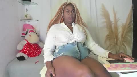 lesliee_brownn online show from February 10, 2026, 8:18 am