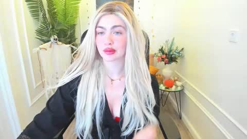 lesliemineg online show from October 22, 2025, 11:54 am