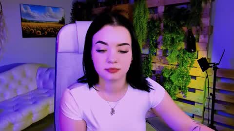 Snapshot of leslierowe chatting on October 24, 2025, 5:20 pm LeslieRowe online show from October 24, 2025, 5:20 pm