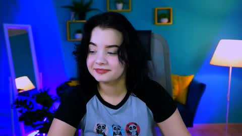 Snapshot of leslierowe chatting on November 4, 2025, 8:52 pm LeslieRowe online show from November 4, 2025, 8:52 pm