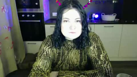 Snapshot of lesssi_ chatting on February 24, 2025, 1:35 am Alison online show from February 24, 2025, 1:35 am
