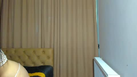 lesyaliss online show from May 16, 2026, 8:18 pm