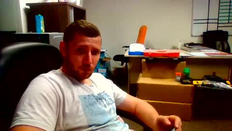 Snapshot of letsbeadventurous chatting on December 17, 2024, 11:49 pm The Silent type online show from December 17, 2024, 11:49 pm