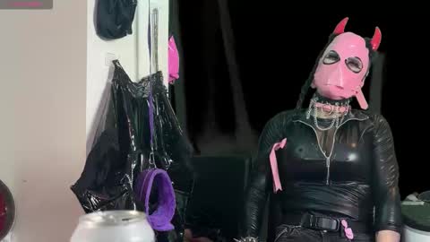 Julian Mask online show from September 14, 2025, 11:31 am