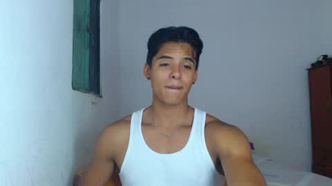 i  am lewis ly EDUARDO MEMDOZA15 online show from May 26, 2026, 7:43 pm