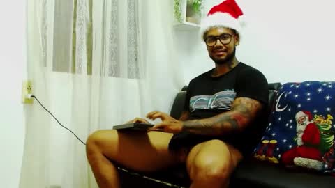 Snapshot of lewisstrong chatting on December 25, 2024, 12:05 am Lewis Strong online show from December 25, 2024, 12:05 am