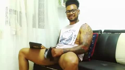 Snapshot of lewisstrong chatting on January 5, 2025, 12:20 am Lewis Strong online show from January 5, 2025, 12:20 am