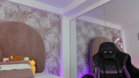 Snapshot of lexaderuso chatting on February 14, 2025, 7:54 pm LexaDeRuso online show from February 14, 2025, 7:54 pm