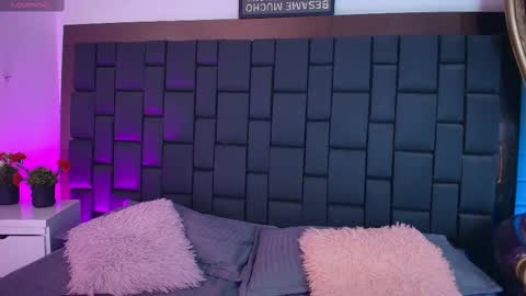 Lexi Howard  online show from October 18, 2025, 2:07 pm