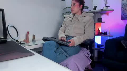 Lexie  online show from May 22, 2026, 12:11 pm