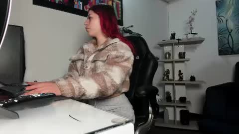 Lexie  online show from June 10, 2026, 12:04 pm