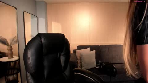 Lexie  online show from October 16, 2025, 9:27 pm