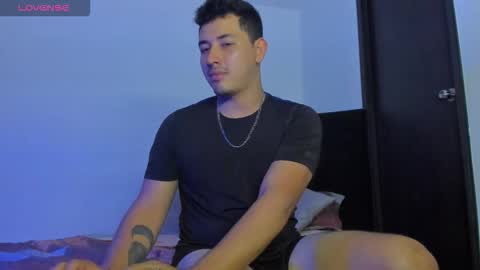 Snapshot of lexmiller18 chatting on September 30, 2025, 12:04 am lexmiller18 online show from September 30, 2025, 12:04 am