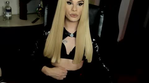 Snapshot of lexxymiss chatting on October 20, 2025, 8:42 pm eva lexy you may call me Miss online show from October 20, 2025, 8:42 pm