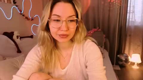 Lily online show from April 22, 2026, 3:42 am