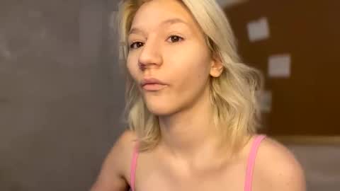 Leya online show from November 12, 2025, 11:36 pm