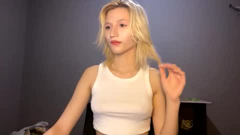 Leya online show from November 29, 2025, 7:17 pm