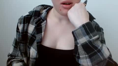 Leyla online show from May 27, 2026, 6:43 am