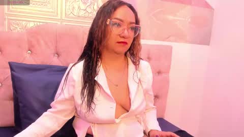 Snapshot of leyla_smithh chatting on October 16, 2025, 12:28 pm Leyla smithh online show from October 16, 2025, 12:28 pm