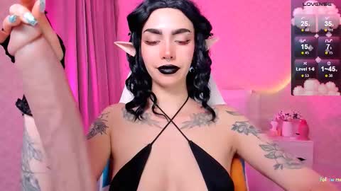 Snapshot of leylanoir chatting on November 9, 2025, 5:22 pm LEA online show from November 9, 2025, 5:22 pm