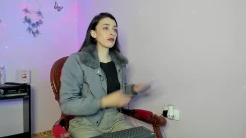 Snapshot of leynamadrigal chatting on March 5, 2025, 8:10 pm Leyna online show from March 5, 2025, 8:10 pm