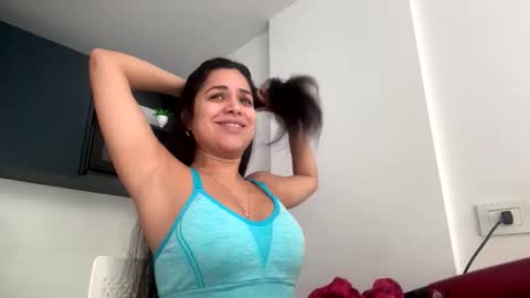 Leyna  online show from April 13, 2026, 6:13 pm