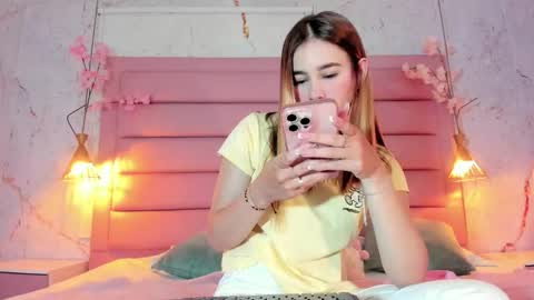 Snapshot of lezy_ chatting on September 30, 2025, 7:41 pm LEZY online show from September 30, 2025, 7:41 pm