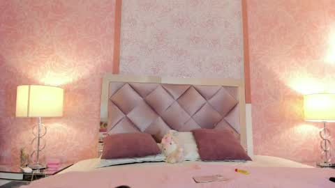 Snapshot of lezy_ chatting on November 8, 2025, 7:34 pm LEZY online show from November 8, 2025, 7:34 pm