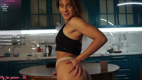 Snapshot of li_queen_ chatting on December 16, 2024, 11:22 am Hey Im Alexa tg online show from December 16, 2024, 11:22 am